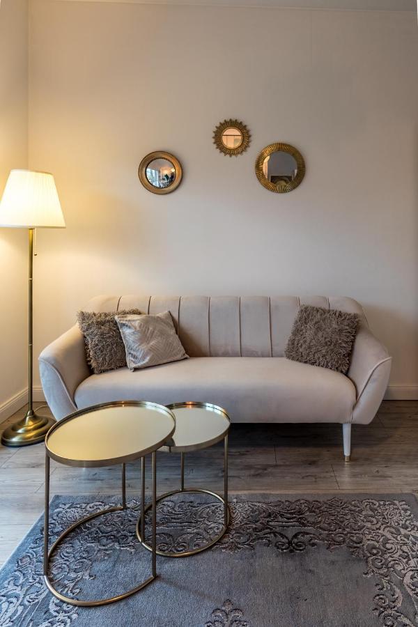 Kierbedzia 6 - Bezplatny Podziemny Parking - Free Parking - Piekny Ogrodek Z Tarasem - 2Km Lazienki Krolewskie - Wifi - Smart Tv 50 Cali - Good Apartments Varsóvia Exterior foto
