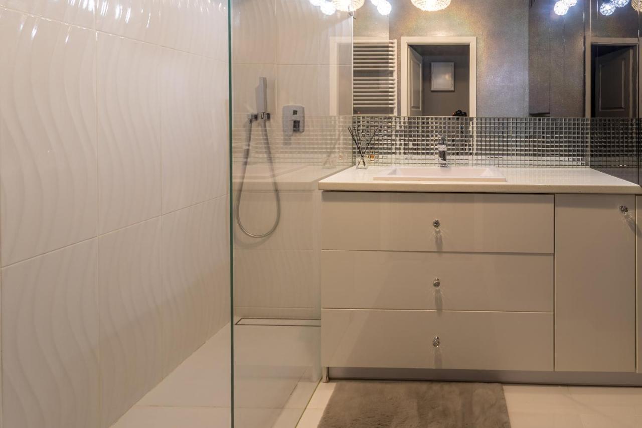 Kierbedzia 6 - Bezplatny Podziemny Parking - Free Parking - Piekny Ogrodek Z Tarasem - 2Km Lazienki Krolewskie - Wifi - Smart Tv 50 Cali - Good Apartments Varsóvia Exterior foto