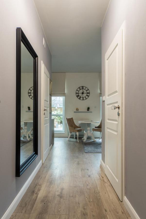 Kierbedzia 6 - Bezplatny Podziemny Parking - Free Parking - Piekny Ogrodek Z Tarasem - 2Km Lazienki Krolewskie - Wifi - Smart Tv 50 Cali - Good Apartments Varsóvia Exterior foto