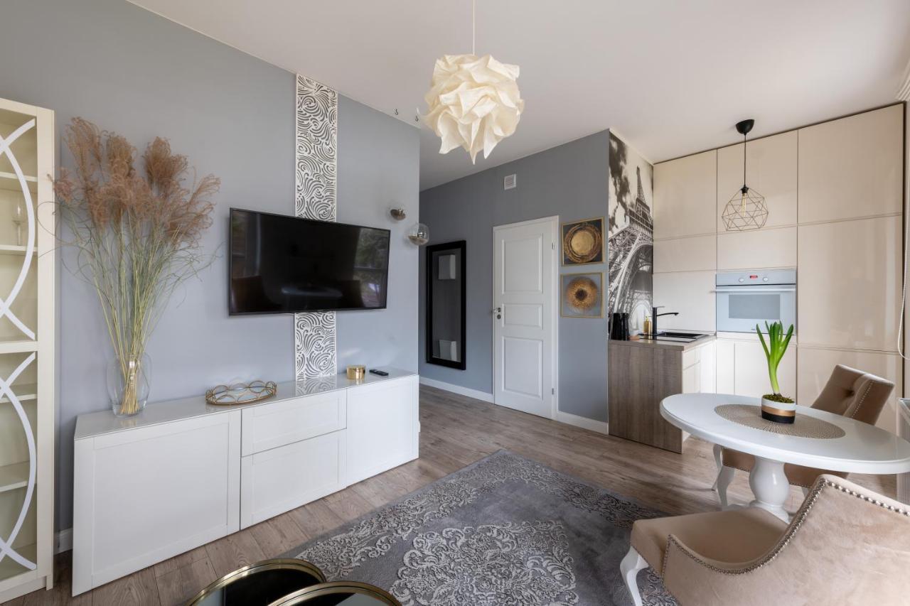 Kierbedzia 6 - Bezplatny Podziemny Parking - Free Parking - Piekny Ogrodek Z Tarasem - 2Km Lazienki Krolewskie - Wifi - Smart Tv 50 Cali - Good Apartments Varsóvia Exterior foto