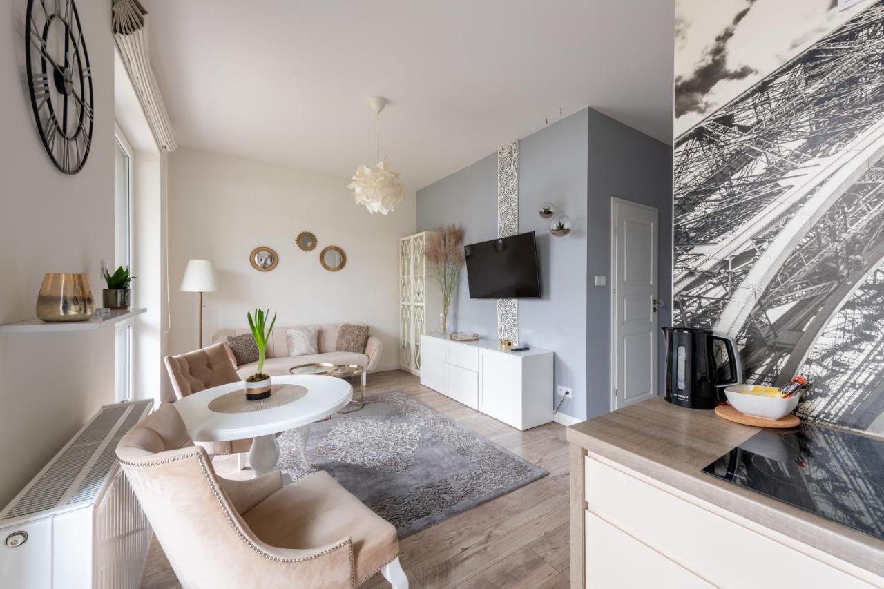 Kierbedzia 6 - Bezplatny Podziemny Parking - Free Parking - Piekny Ogrodek Z Tarasem - 2Km Lazienki Krolewskie - Wifi - Smart Tv 50 Cali - Good Apartments Varsóvia Exterior foto